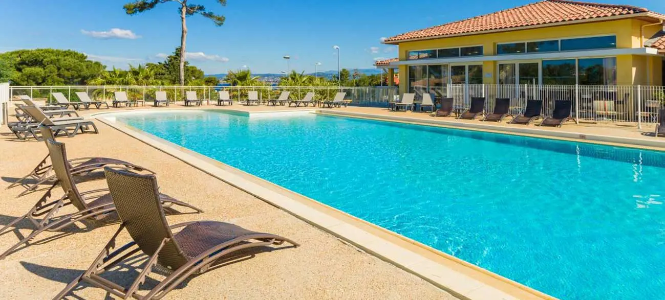 Piscine de la Résidence 4* les terrasses des Embiez