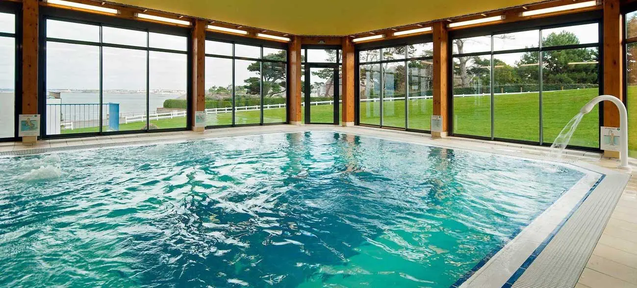 Piscine du Novotel Dinard Thalassa Sea & Spa 4*