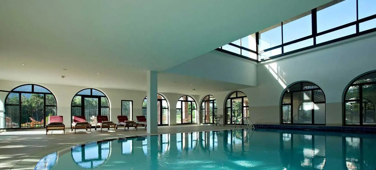 Piscine château de Taulane Golf et resort