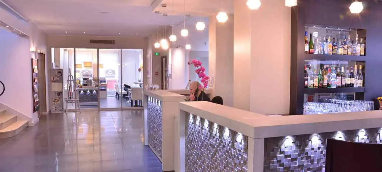 Bar de l'hôtel Best western Plaisance en Beaujolais