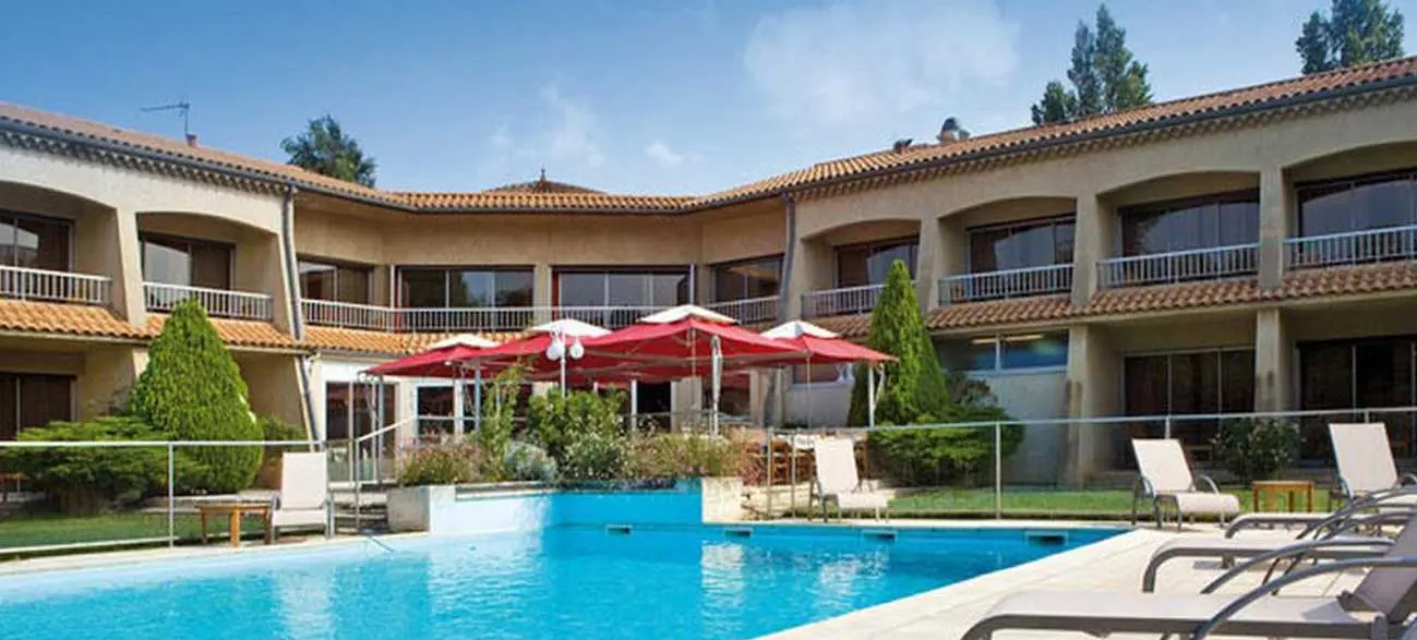 Piscine de l'hôtel Best Western Clos Syrah à Valence