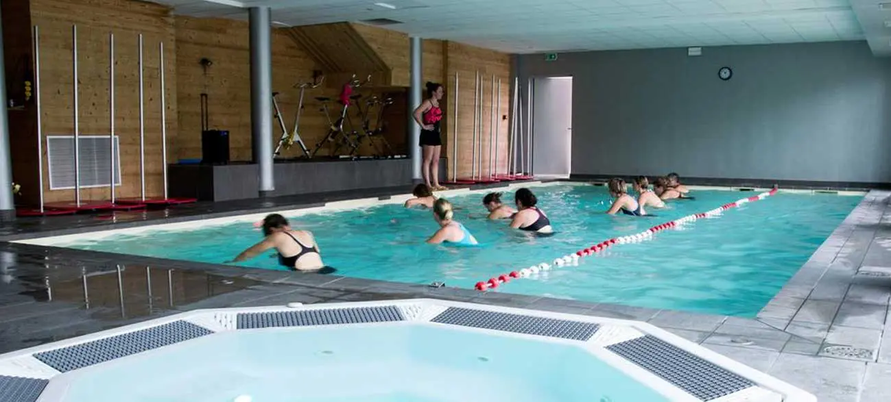 Piscine de l'hôtel Best Western Aquakub à Aix-les-Bains