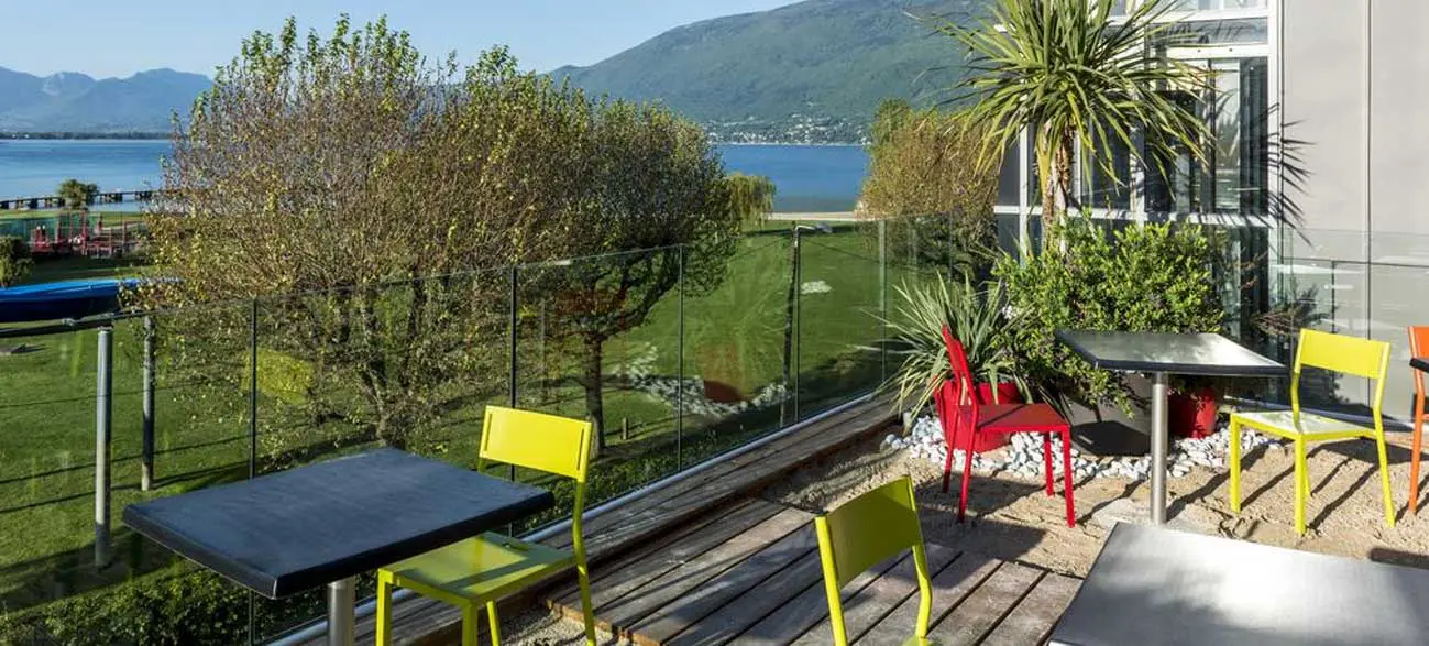 Terrasse de l'hôtel Best Western Aquakub à Aix-les-Bains