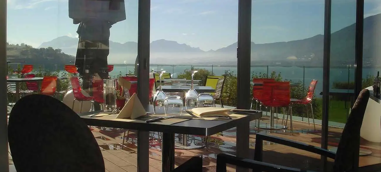 Terrasse du restaurant de l'hôtel Best Western Aquakub à Aix-les-Bains