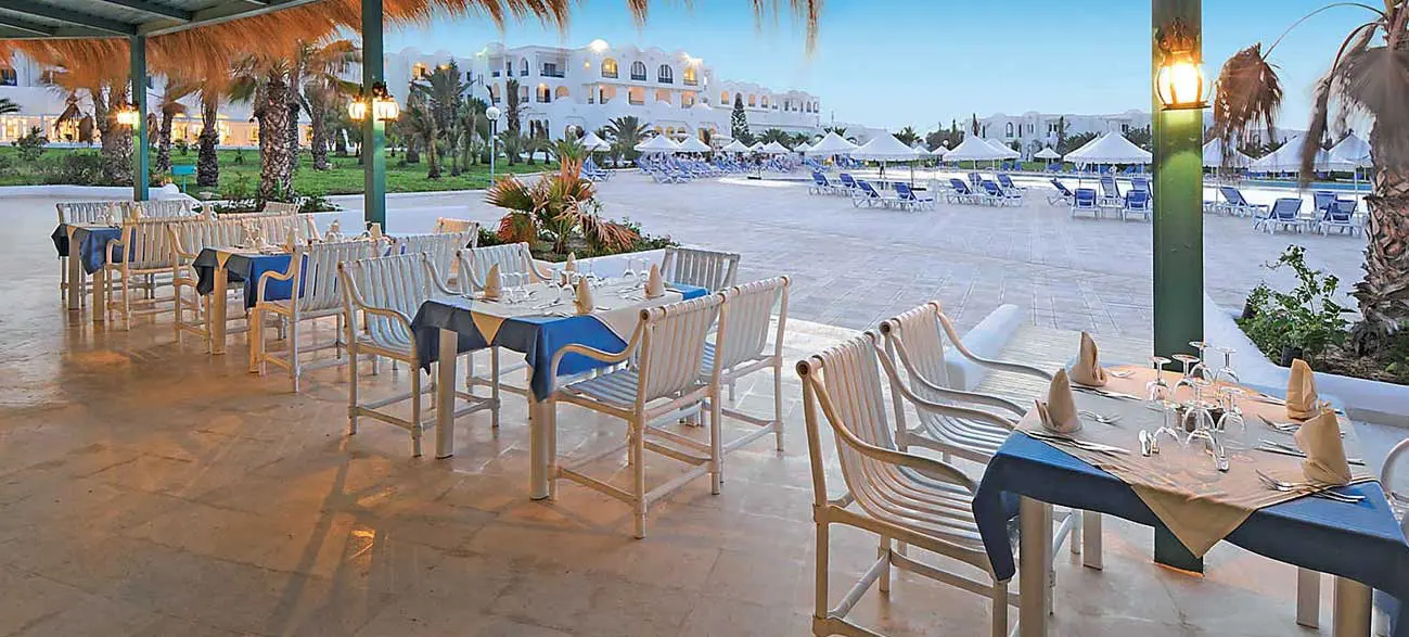 Terrasse du restautant de l'hôtel Vincci Helios Beach à Djerba