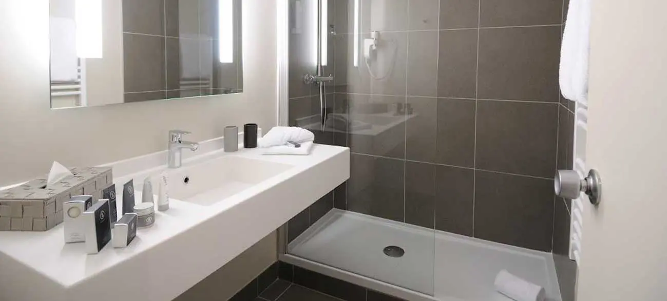 Salle de bain hôtel SPA Chassieu Lyon