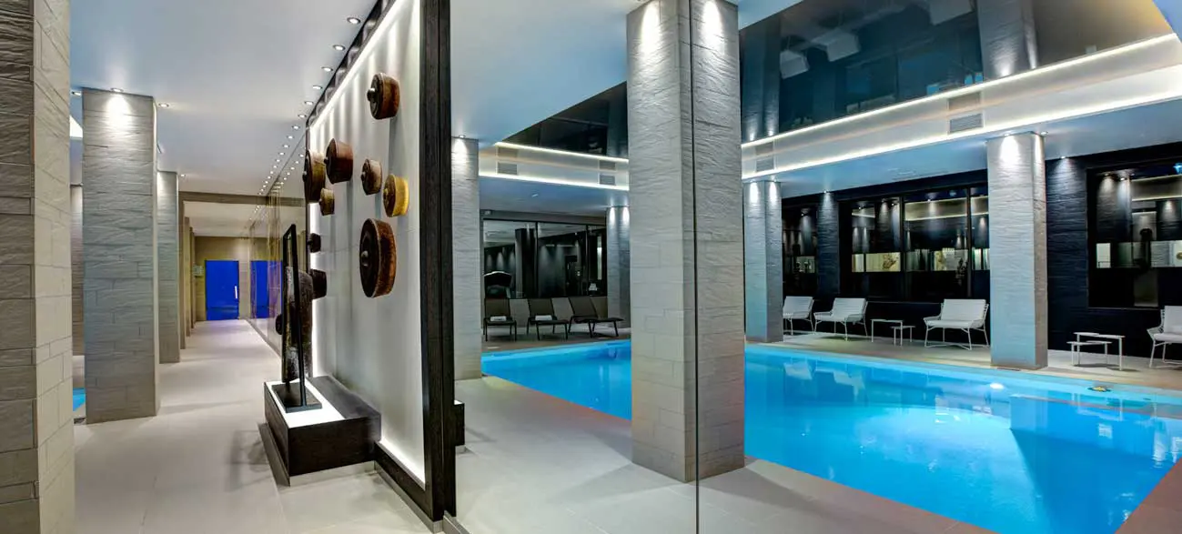 Piscinedu spa hôtel SPA Chassieu Lyon