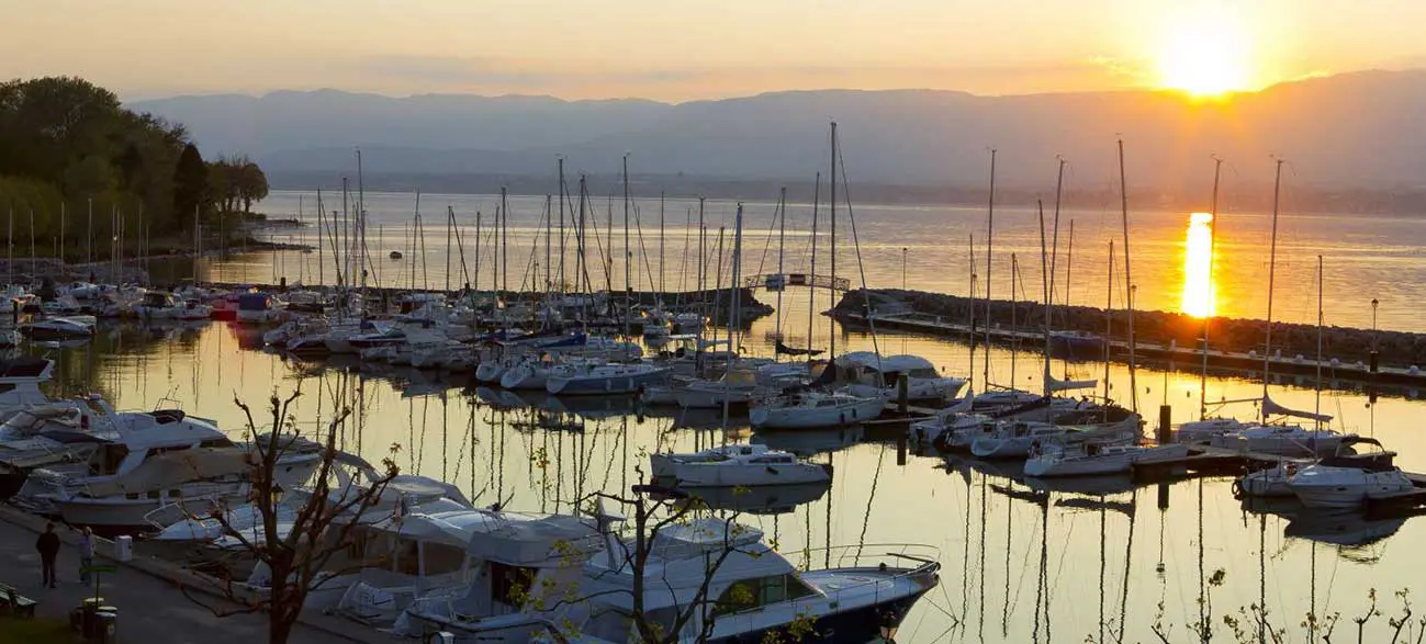 Hôtel face au port de plaisance à Yvoire