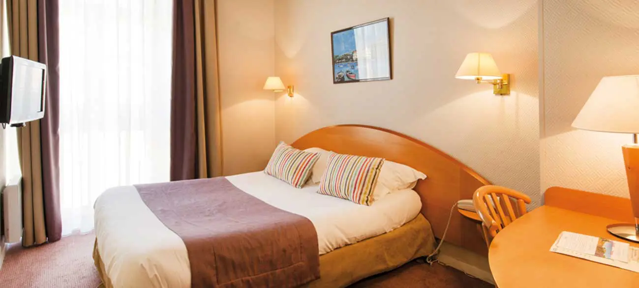 Chambre vue ville l'hôtel Balmoral à Menton