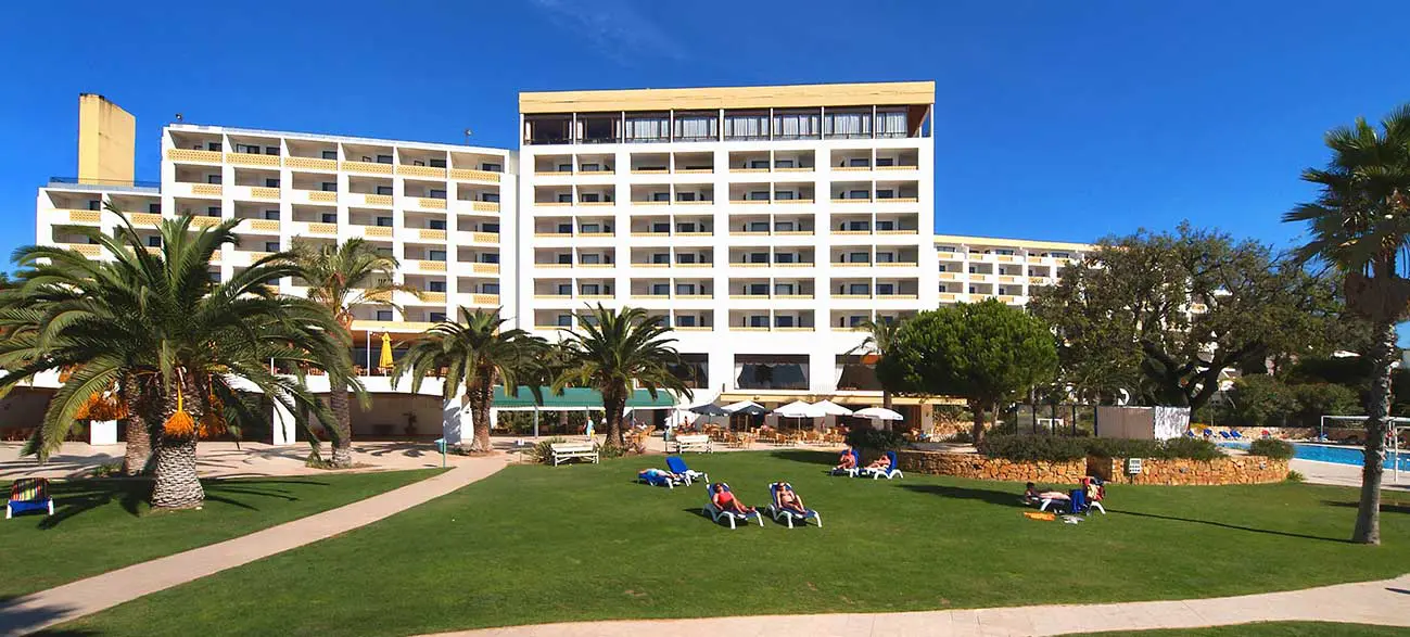 Jardin de l'hôtel Alfamar à Albufeira au Portugal