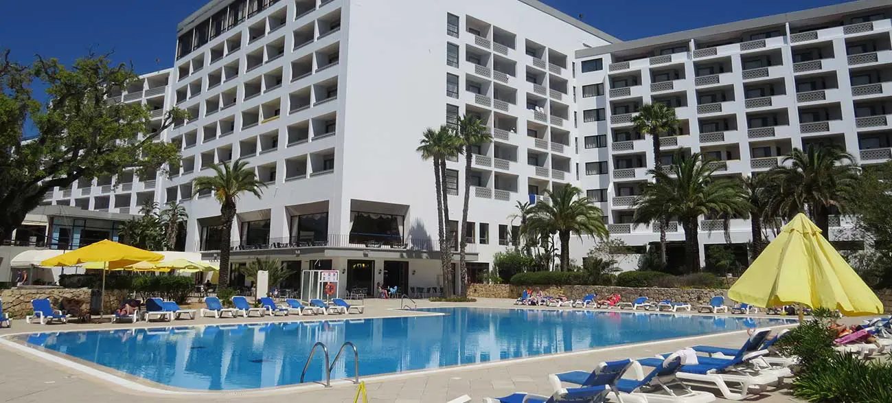 Piscine de l'hôtel Alfamar à Albufeira au Portugal