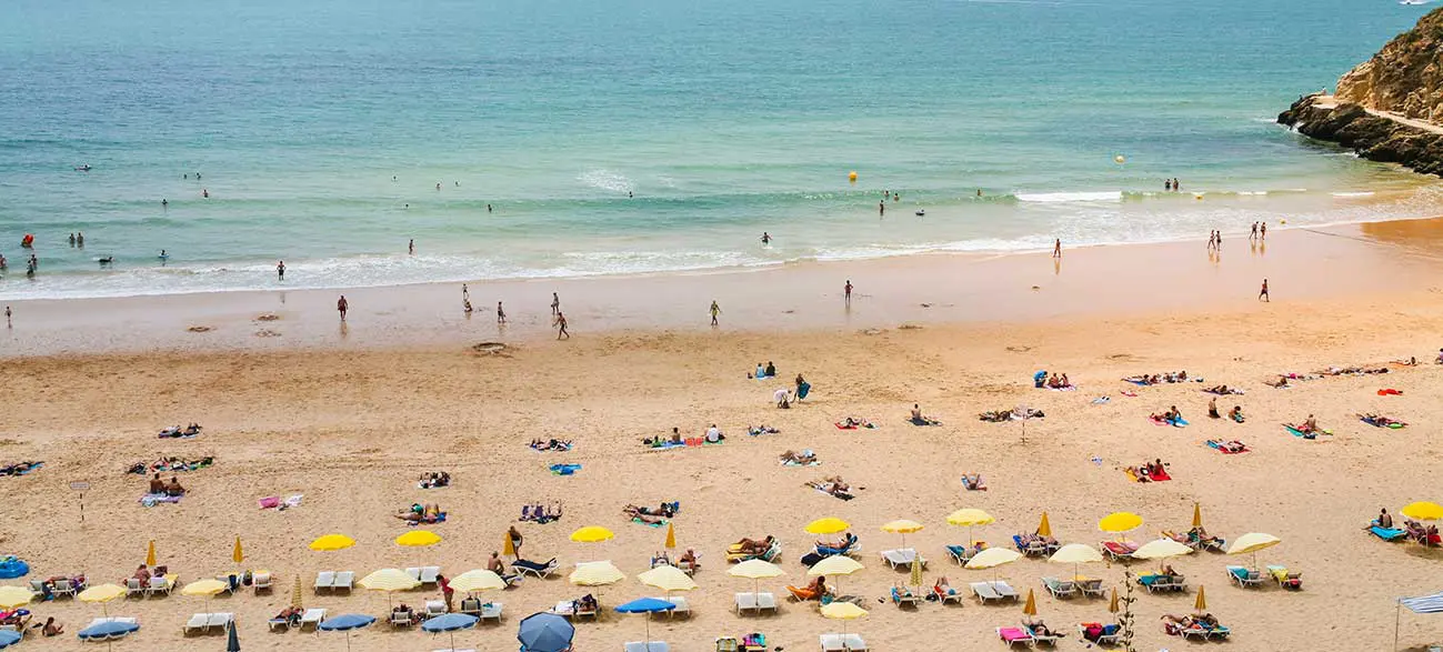 Plage de praia do peneco à Albufeira au Portugal