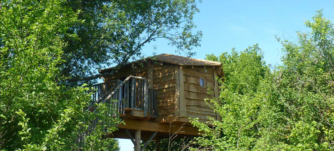 hébergement insolite cabane dans les arbres
