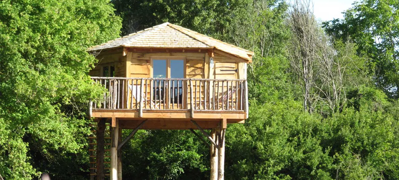 hébergement insolite cabane perchée