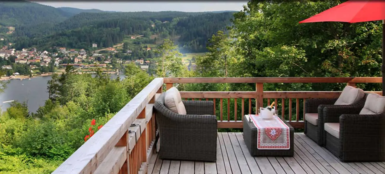 Terrasse vue lac Chalet chambres d'hôtes Les Roches Paîtres à Gérardmer