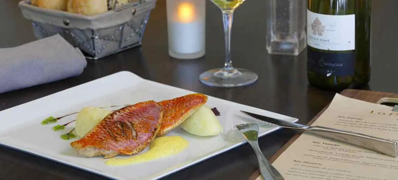 Assiette de poisson au restaurant la Parenthèse Hôtel Altéora site du Futuroscope