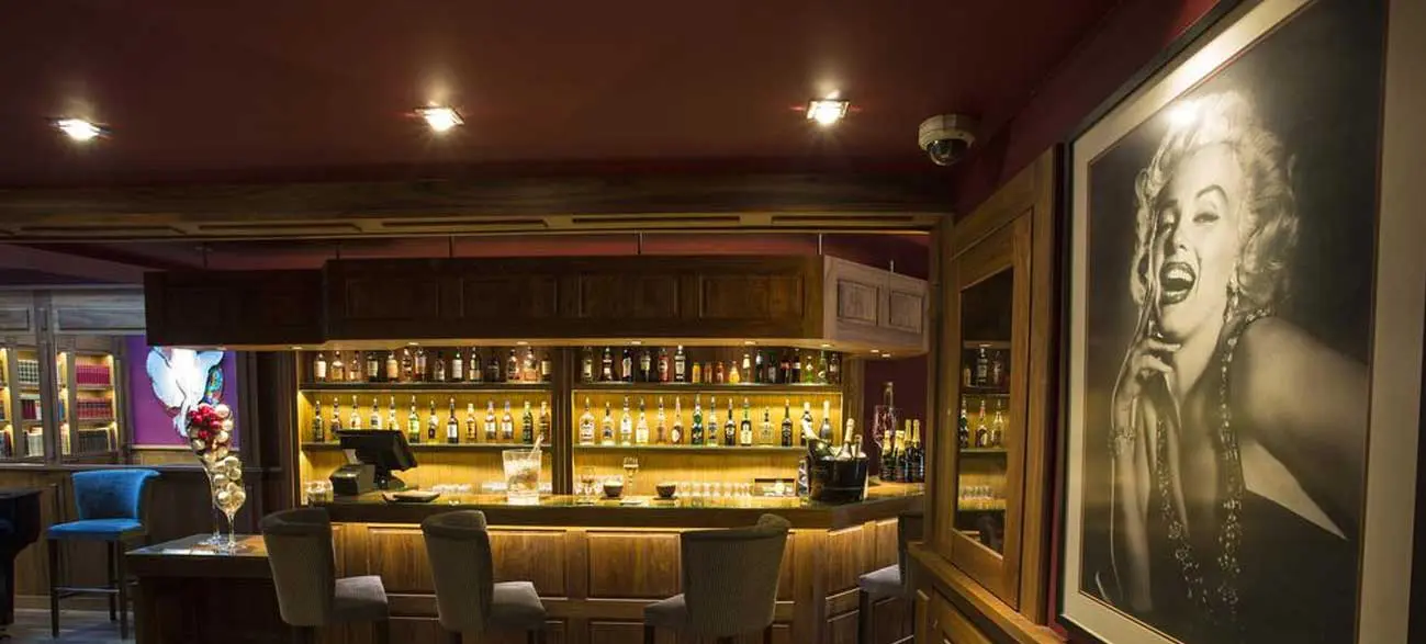 Bar de l'hôtel Best Western Cannes Riviera & Spa 4*