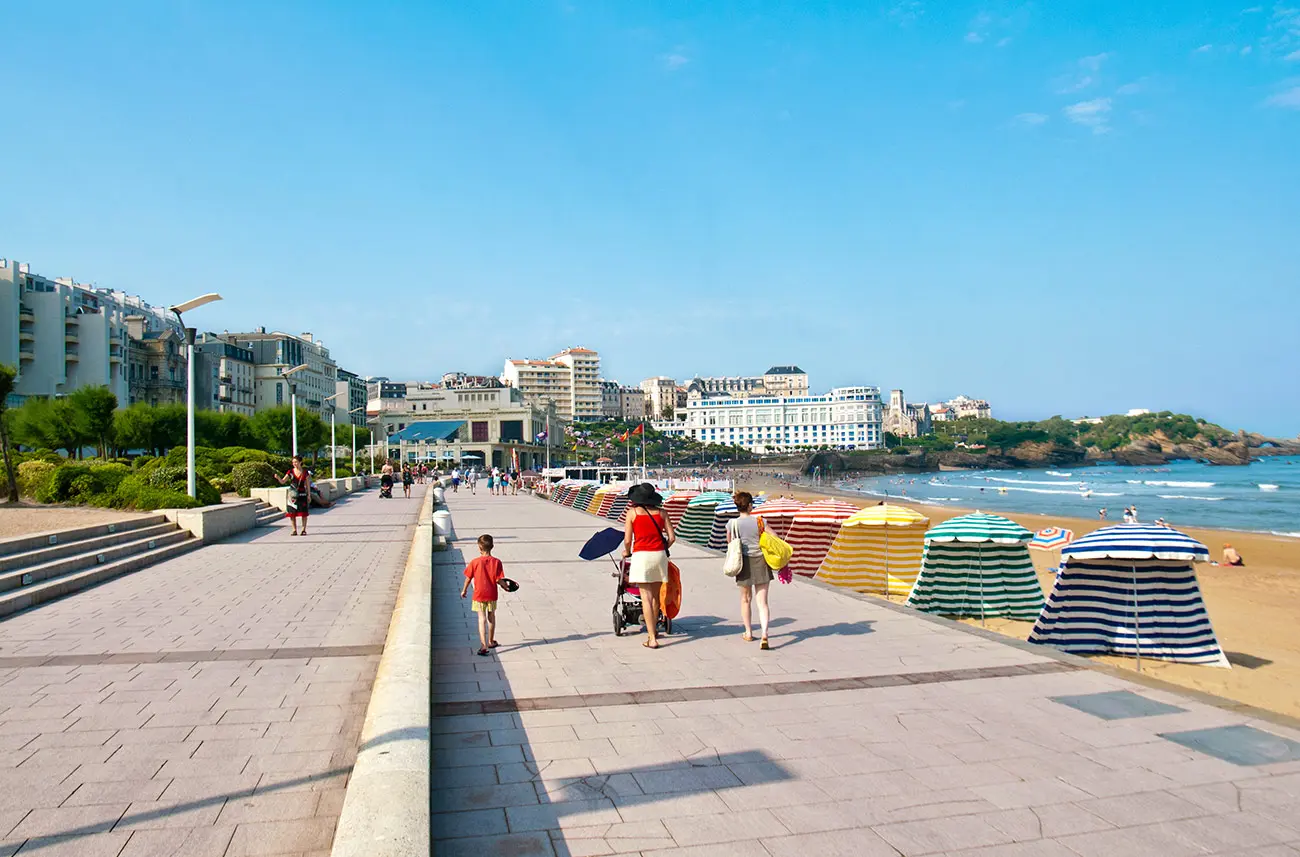 Promenade en front de mer à Biarritz