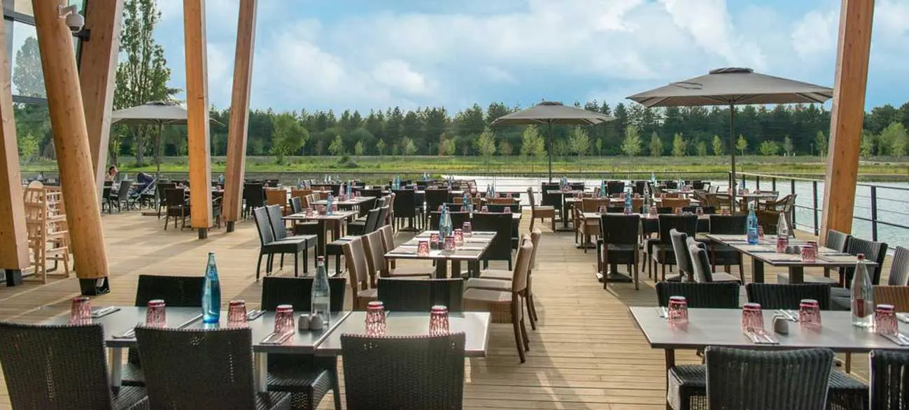 Terrasse du restaurant Center parcs Bois aux Daim