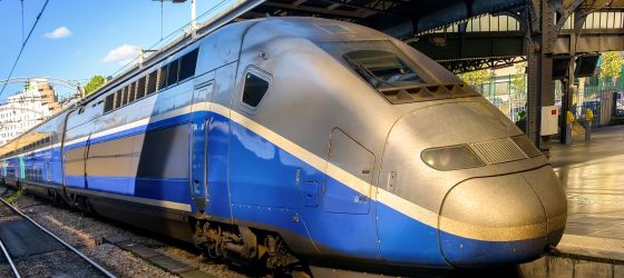 rame TGV pour voyager en train en gare