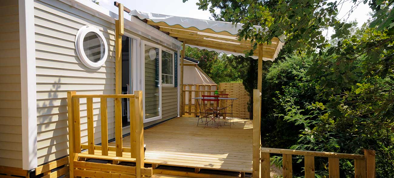 Location Terrasse sweetflower Jacuzzi Camping à Ramatuelle à proximité du golfe de St Tropez dans le Var