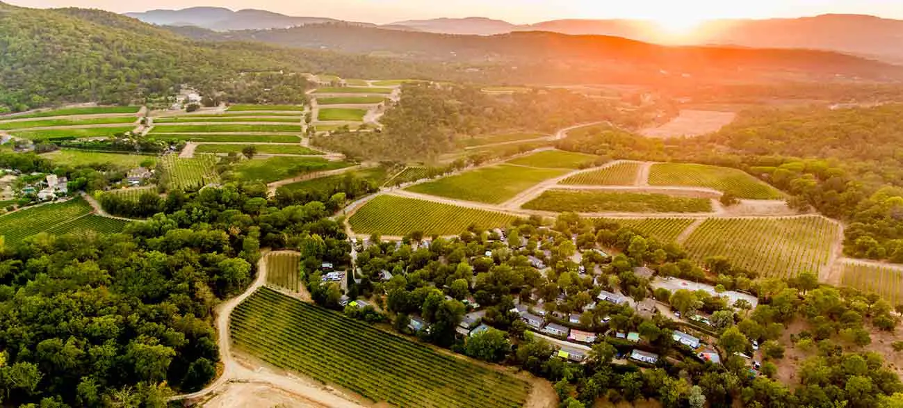 Vue du ciel du camping à Ramatuelle