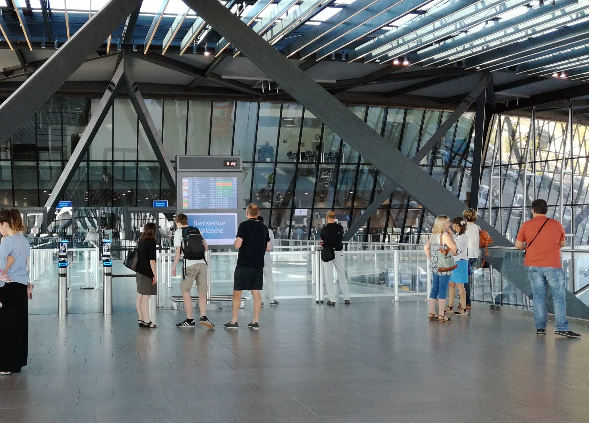 Aéroport de Lyon le guide pratique pour un voyage serein
