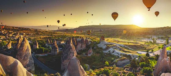 Vol montgolfières dans la vallée de Cappadoce en Turquie