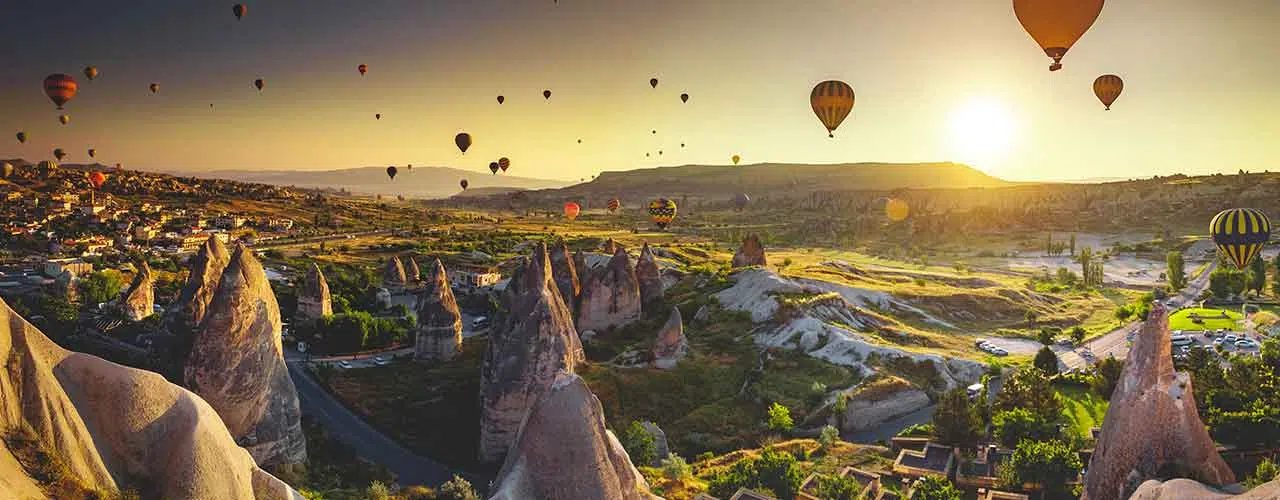 Vol montgolfières dans la vallée de Cappadoce en Turquie
