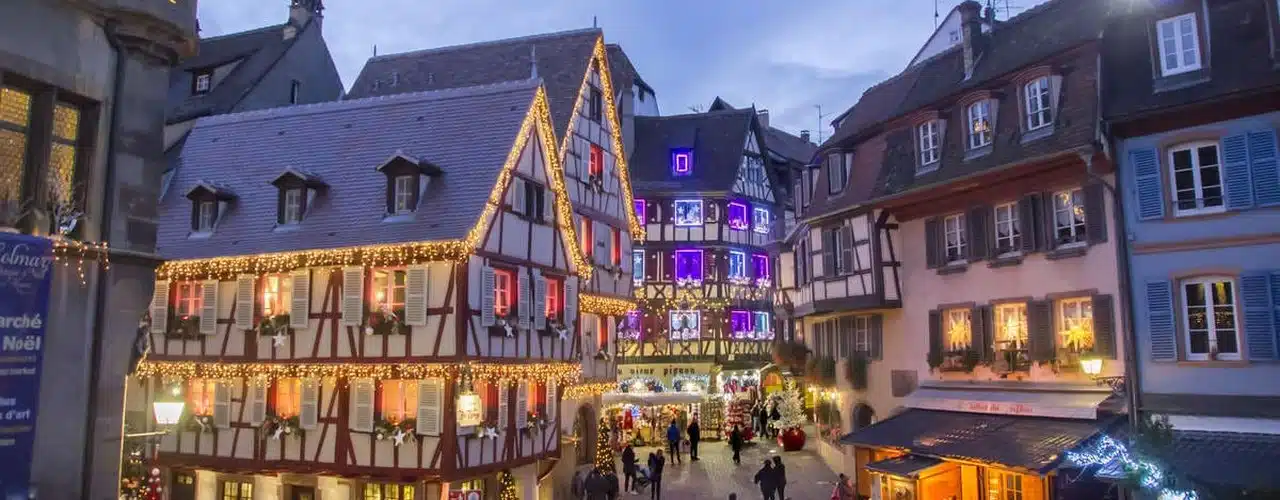La vieille ville de Colmar illuminée pendant les marchés de Noël
